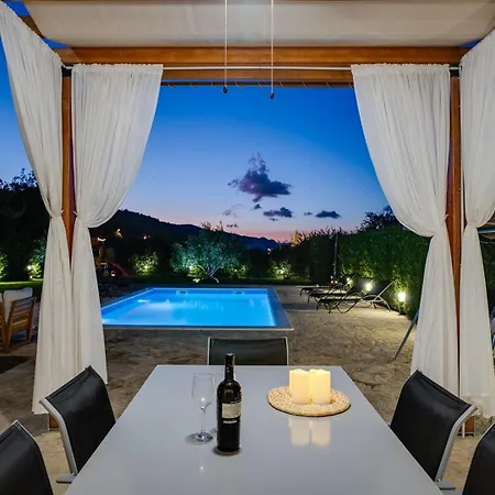 Villa Roko With 4 Bedrooms, 32sqm Heated Pool Tugare