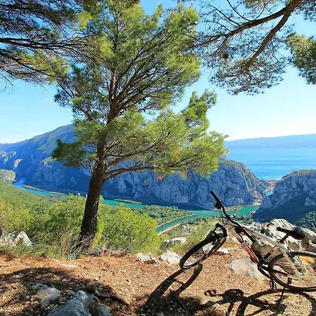 Roko With 4 Bedrooms, 32sqm Heated Pool Tugare