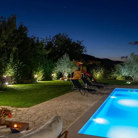 Roko With 4 Bedrooms, 32sqm Heated Pool * Tugare