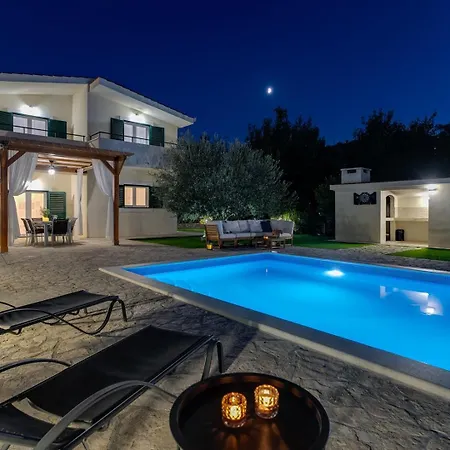 Roko With 4 Bedrooms, 32sqm Heated Pool Villa *