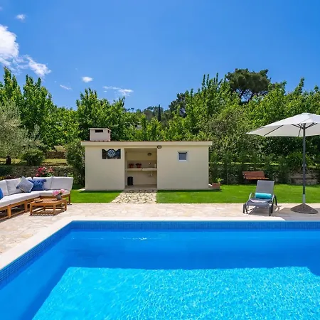 Villa Roko With 4 Bedrooms, 32sqm Heated Pool Tugare