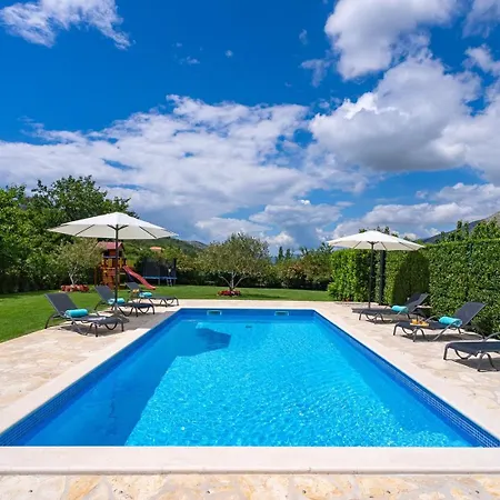 Roko With 4 Bedrooms, 32sqm Heated Pool Villa