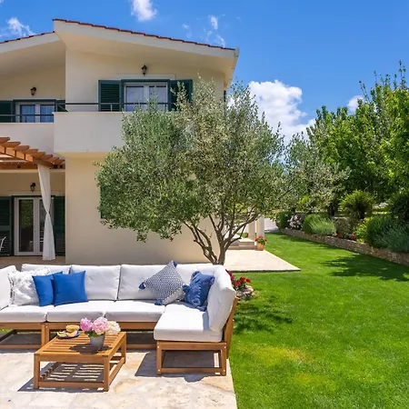 Villa Roko With 4 Bedrooms, 32sqm Heated Pool Tugare