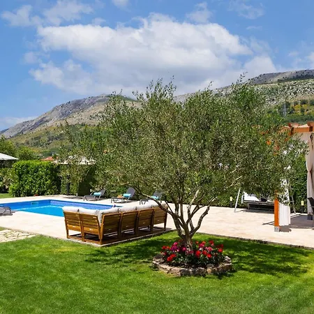 Roko With 4 Bedrooms, 32sqm Heated Pool *