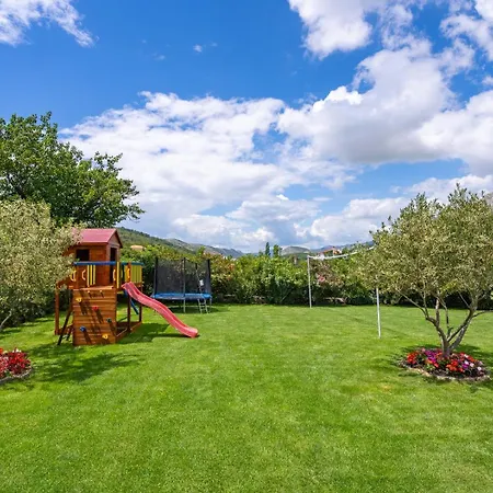 Roko With 4 Bedrooms, 32sqm Heated Pool Tugare