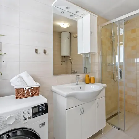 Villa Roko With 4 Bedrooms, 32sqm Heated Pool Tugare