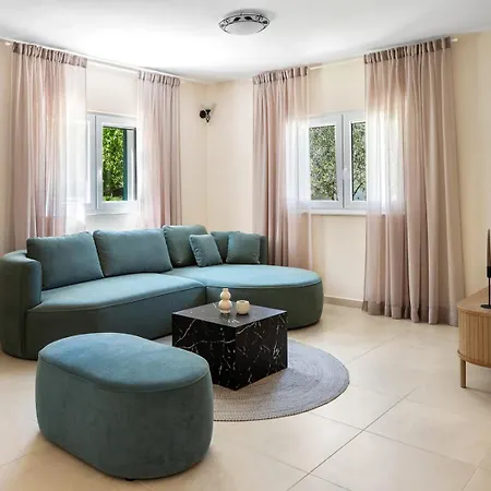 Roko With 4 Bedrooms, 32sqm Heated Pool Villa Tugare