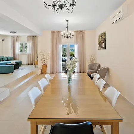 Roko With 4 Bedrooms, 32sqm Heated Pool *