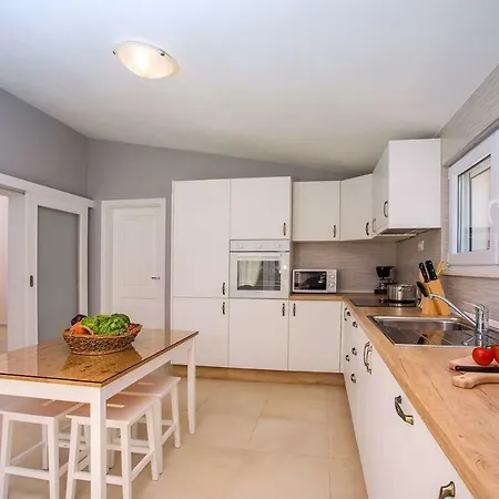 Roko With 4 Bedrooms, 32sqm Heated Pool