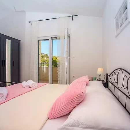 Roko With 4 Bedrooms, 32sqm Heated Pool *